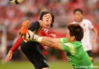 浦和ゴールに迫る土居　聖真（鹿島）【明治安田Ｊ１ 2nd 第12節 鹿島vs浦和】（12/15）