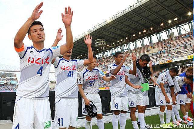 4試合ぶりの勝利を飾った甲府の選手たち【明治安田Ｊ１ 2nd 第12節 鳥栖vs甲府】（5/5）