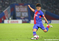 鋭いクロスで先制ゴールをお膳立てした太田　宏介（FC東京）【明治安田Ｊ１ 2nd 第12節 FC東京vs松本】（2/5）