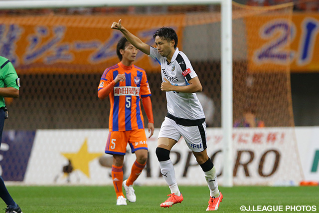 後半に2ゴールを決めた小林　悠（川崎Ｆ）【明治安田Ｊ１ 2nd 第12節 新潟vs川崎Ｆ】（3/5）