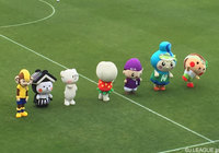 栃木県内各市町のなかまたちが集まって生まれたキャラクターチーム「とちキャラーズ」がピッチに登場した【明治安田Ｊ２ 第34節 栃木vs長崎】（1/4）
