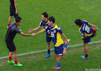 試合前に両チームの選手が握手を交わした【明治安田Ｊ３ 第31節 秋田vsJ-22】（1/3）