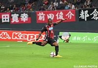 ナザリト（札幌）のPKは枠を外れて得点ならず【明治安田Ｊ２ 第34節 札幌vs群馬】（3/4）