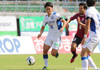 惜しいシュートを放った松本　昌也（大分）【明治安田Ｊ２ 第34節 岡山vs大分】（3/4）