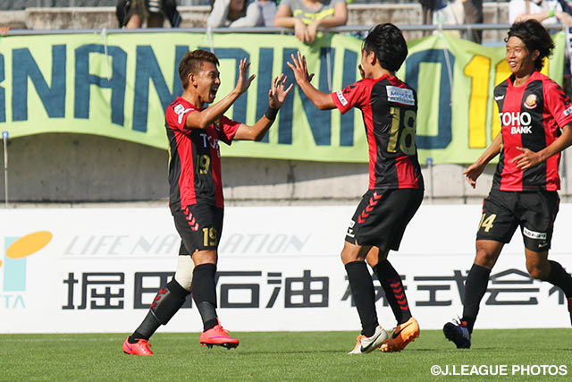 Ｊリーグ初得点となる先制点を決めた田村　翔太（福島 #19）【明治安田Ｊ３ 第31節 鳥取vs福島】（2/3）