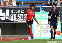 先制点をCKでアシストした山藤　健太（金沢）【明治安田Ｊ２ 第34節 金沢vs熊本】（3/4）