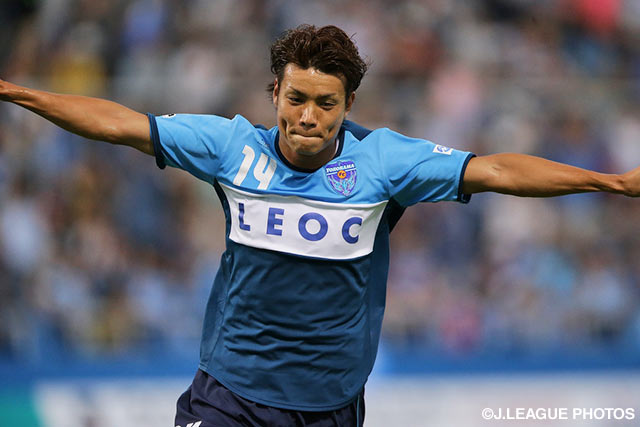 交代出場で鮮やかな逆転ゴールを挙げた小池　純輝（横浜FC）【明治安田Ｊ２ 第34節 横浜FCvs愛媛】（3/3）