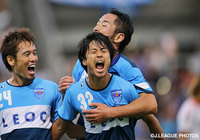 失点の1分後に電光石火の同点ゴールを決めた永田　拓也（横浜FC）【明治安田Ｊ２ 第34節 横浜FCvs愛媛】（2/3）