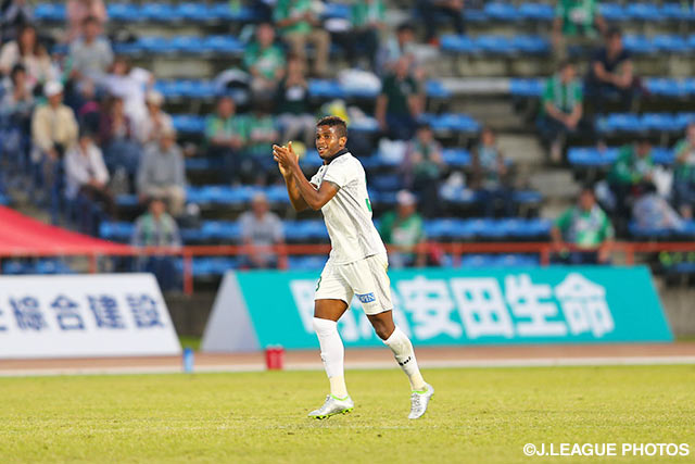 カウンターアタックから追加点を挙げたレオミネイロ（岐阜）【明治安田Ｊ２ 第34節 水戸vs岐阜】（2/3）