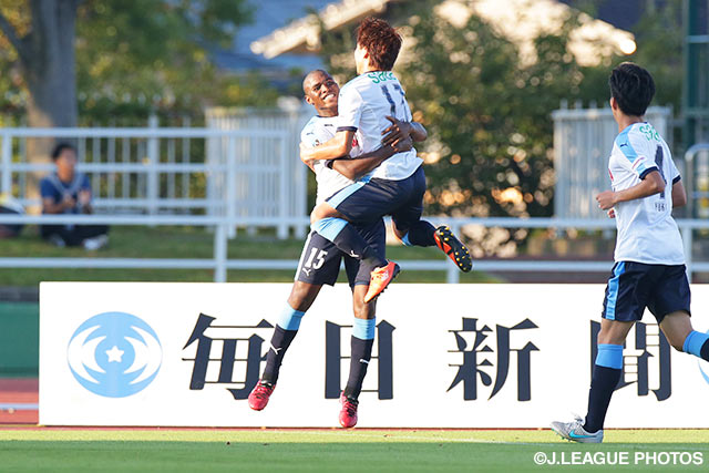 2得点でアウェイ3連勝達成に貢献したアダイウトン（磐田）【明治安田Ｊ２ 第34節 北九州vs磐田】（2/3）