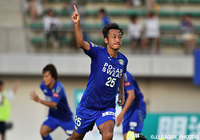 CKから豪快に同点ゴールを決めた冨田　大介（徳島）【明治安田Ｊ２ 第34節 徳島vsＣ大阪】（2/3）