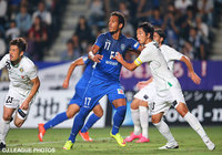 強烈なシュートで相手ゴールを脅かしたウェリントン【明治安田Ｊ２ 第34節 福岡vs東京Ｖ】（2/3）