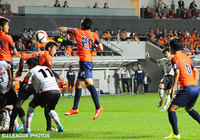 松本　圭介がFKを直接決めて逆転した盛岡【明治安田Ｊ３ 第31節 長野vs盛岡】（1/2）