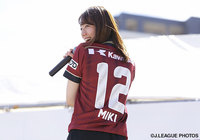 佐藤　美希さんのユニフォームは「MIKI」のネーム入り【明治安田Ｊ１ 2nd 第13節 神戸vs鹿島】（4/5）