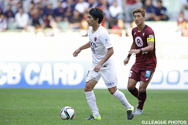 果敢に攻め上がりチャンスを作った柴崎　岳（鹿島）【明治安田Ｊ１ 2nd 第13節 神戸vs鹿島】（2/5）