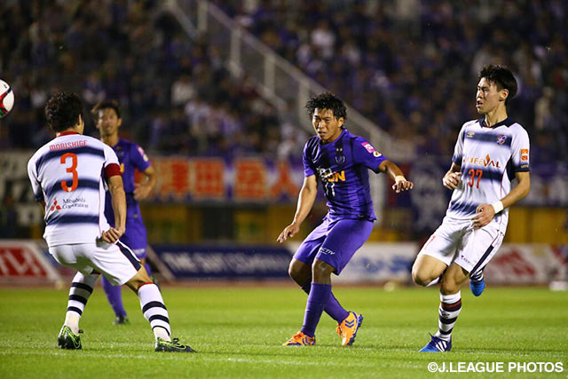 序盤から積極的にシュートを放った佐藤　寿人（広島）【明治安田Ｊ１ 2nd 第13節 広島vsFC東京】（7/15）