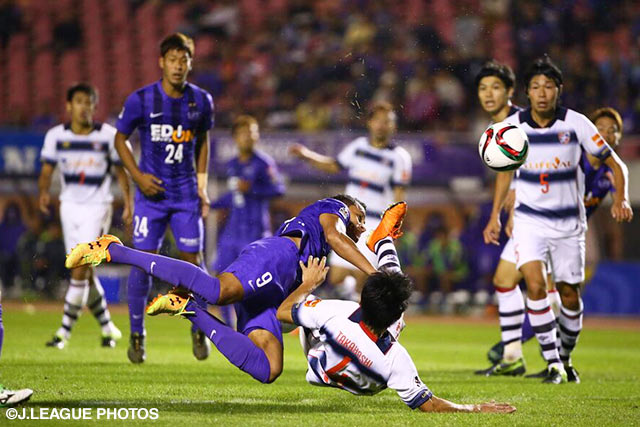 ゴールへの執念を見せたドウグラス（広島）【明治安田Ｊ１ 2nd 第13節 広島vsFC東京】（11/15）
