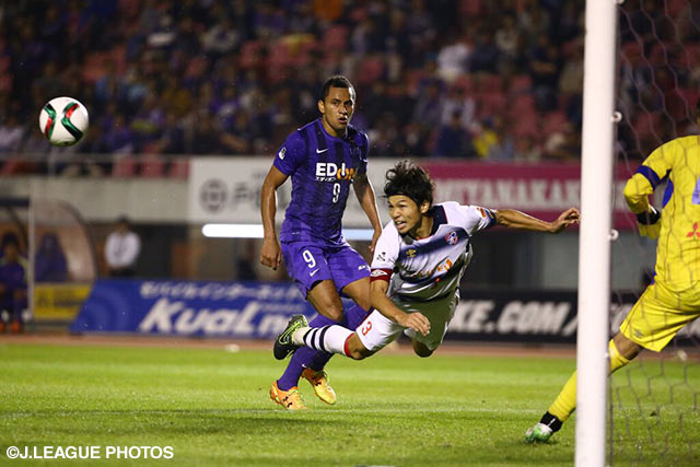 広島攻撃陣を最後まで抑え切った森重　真人（FC東京）【明治安田Ｊ１ 2nd 第13節 広島vsFC東京】（13/15）