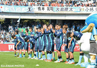 ウォーミングアップ前にファン・サポーターに挨拶を行う川崎Ｆの選手たち【明治安田Ｊ１ 2nd 第13節 川崎ＦvsＧ大阪】（5/15）