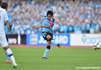 強烈なミドルシュートで勝越し点を突き刺した中村　憲剛（川崎Ｆ）【明治安田Ｊ１ 2nd 第13節 川崎ＦvsＧ大阪】（8/15）