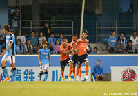 70分に反撃のゴールを決めた家長　昭博（大宮）【明治安田Ｊ２ 第35節 磐田vs大宮】（2/3）