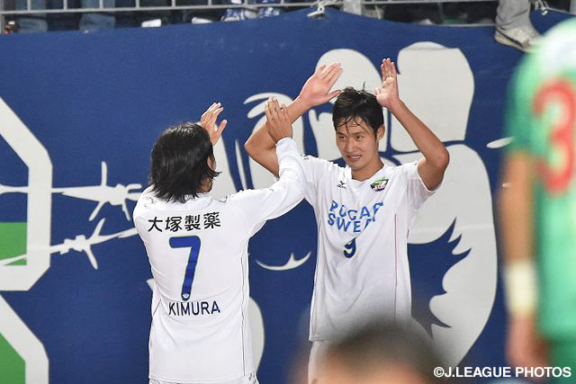 2得点の大活躍で勝利に貢献したキム　ジョンミン（徳島）【明治安田Ｊ２ 第35節 岐阜vs徳島】（1/3）