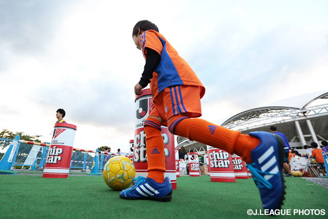 ナビスコキッズイレブンのドリブルゲームに挑む少年【ＹＮＣ 準決勝 第1戦 新潟vsＧ大阪】（2/15）