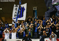 アウェイゲームに駆け付け、大声援を送るＧ大阪のファン・サポーター【ＹＮＣ 準決勝 第1戦 新潟vsＧ大阪】（4/15）