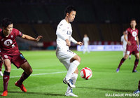 前線でボールをキープする中村　充孝（鹿島）【ＹＮＣ 準決勝 第1戦 神戸vs鹿島】（4/15）