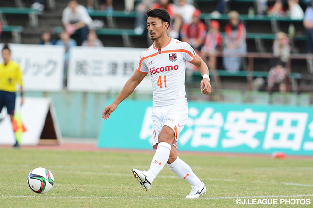 果敢に2試合連続ゴールを狙った家長　昭博（大宮）【明治安田Ｊ２ 第36節 熊本vs大宮】（3/3）