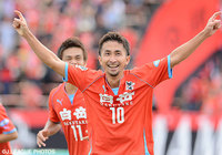  2試合連続得点となるダメ押しの3点目を決めた養父　雄仁（熊本）【明治安田Ｊ２ 第36節 熊本vs大宮】（2/3）