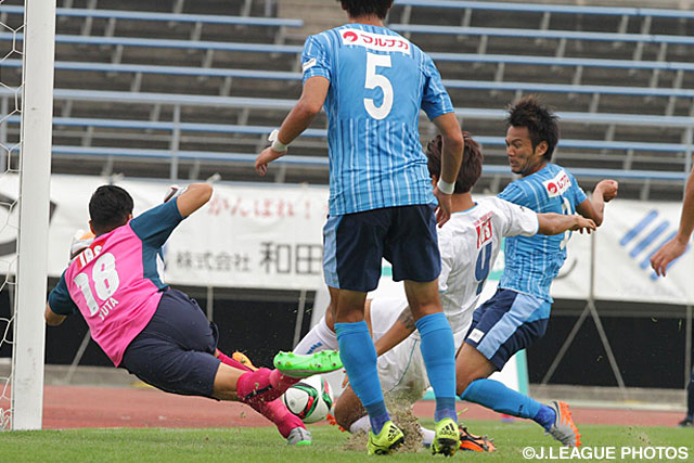 我那覇　和樹の13試合ぶりのゴールで同点に追いついた讃岐【明治安田Ｊ２ 第36節 讃岐vs横浜FC】（1/3）