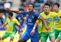 最前線で起点となり、先制点をお膳立てしたウェリントン（福岡）【明治安田Ｊ２ 第36節 福岡vs千葉】（2/3）