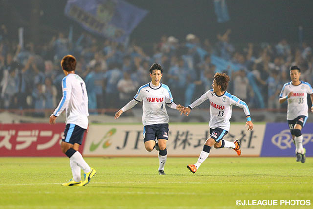 豪快な一撃で起死回生の同点ゴールを挙げた小林　祐希（磐田 #4）【明治安田Ｊ２ 第36節 水戸vs磐田】（3/3）