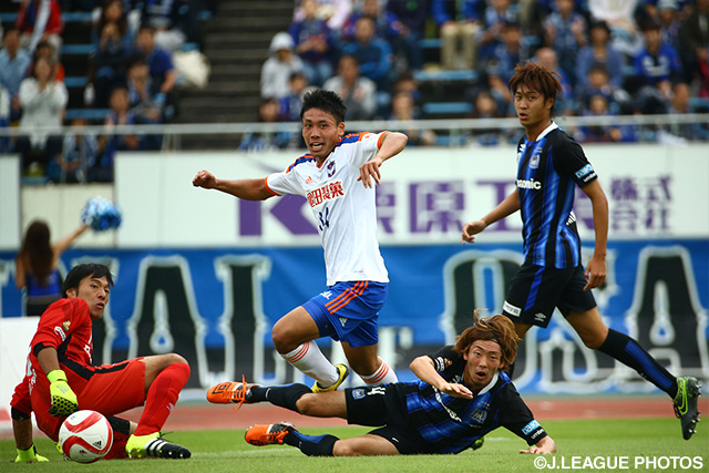 Ｇ大阪ゴールに迫る平松　宗（新潟）【ＹＮＣ 準決勝 第2戦 Ｇ大阪vs新潟】（6/15）