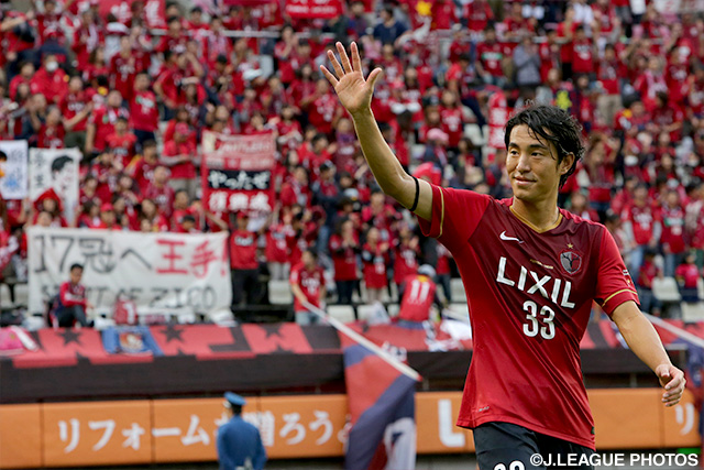 ファン・サポーターの声援に応える金崎　夢生（鹿島）【ＹＮＣ 準決勝 第2戦 鹿島vs神戸】（15/15）