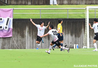 セットプレーを益子　義浩（#27）が頭で合わせて先制した盛岡【明治安田Ｊ３ 第33節 藤枝vs盛岡】（1/2）