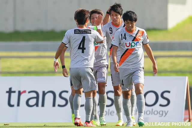 3試合連続得点となる先制点を決めた岸田　和人（山口 #9）【明治安田Ｊ３ 第33節 琉球vs山口】（1/2）