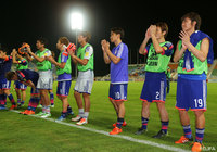 試合後にファン・サポーターに挨拶する日本の選手たち【ロシアW杯 アジア2次予選 シリアvs日本】（10/10）