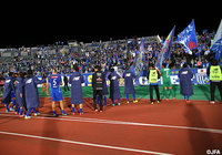 4回戦進出の喜びをファン・サポーターと分かち合った山形イレブン【天皇杯 3回戦 藤枝vs山形】（10/10）