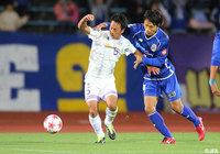 先制点のきっかけとなるヘディングシュートを放った満生　充（藤枝）【天皇杯 3回戦 藤枝vs山形】（1/10）