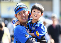 親子で応援に駆け付けたＧ大阪のファン・サポーター【明治安田Ｊ１ 2nd 第14節 Ｇ大阪vs浦和】（1/15）