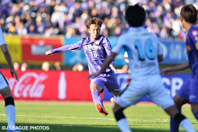 試合終了間際に値千金の決勝ゴールを決めた山岸　智（広島）【明治安田Ｊ１ 2nd 第14節 広島vs川崎Ｆ】（11/15）