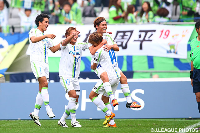 クロスに合わせ勝越しゴールを挙げた菊池　大介（湘南）【明治安田Ｊ１ 2nd 第14節 FC東京vs湘南】（4/5）