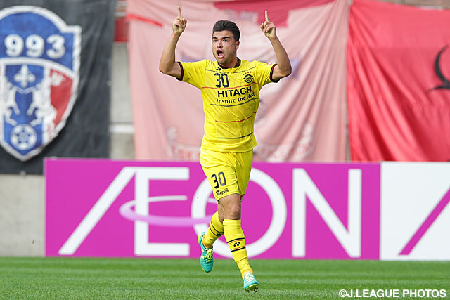クリスティアーノの今季リーグ戦13点目となるゴールで逆転に成功した柏【明治安田Ｊ１ 2nd 第14節 鹿島vs柏】（3/5）