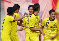 鈴木　大輔の得点で同点に追いついた柏【明治安田Ｊ１ 2nd 第14節 鹿島vs柏】（2/5）