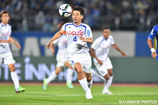 守備の要として無失点に貢献した山本　英臣（甲府）【明治安田Ｊ１ 2nd 第14節 山形vs甲府】（3/5）