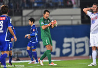 ビッグセーブを連発し、チームを鼓舞した山岸　範宏（山形）【明治安田Ｊ１ 2nd 第14節 山形vs甲府】（2/5）