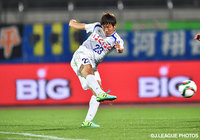 Ｊリーグ初得点となる先制点を鮮やかに決めた稲垣　祥（甲府）【明治安田Ｊ１ 2nd 第14節 山形vs甲府】（1/5）