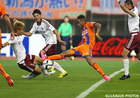 松本ゴールを脅かしたラファエル　シルバ（新潟）【明治安田Ｊ１ 2nd 第14節 新潟vs松本】（2/5）